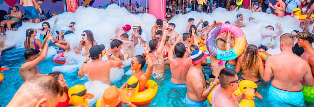 Entrada a Coco Bongo Beach Party