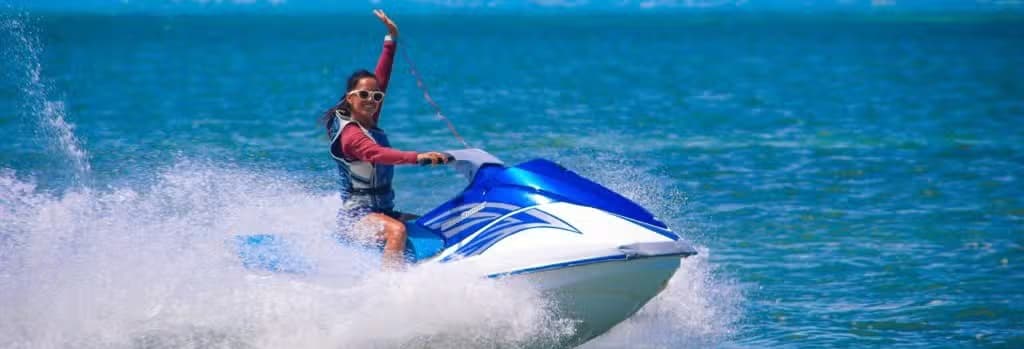 Alquiler de motos de agua en CancĂșn