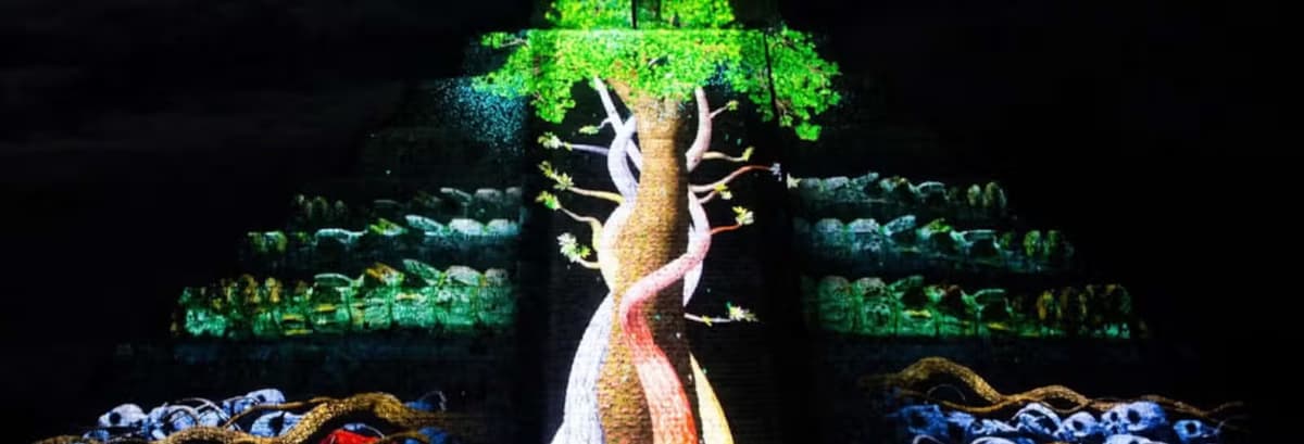 Comida buffet y espectåculo nocturno en Chichén Itzå